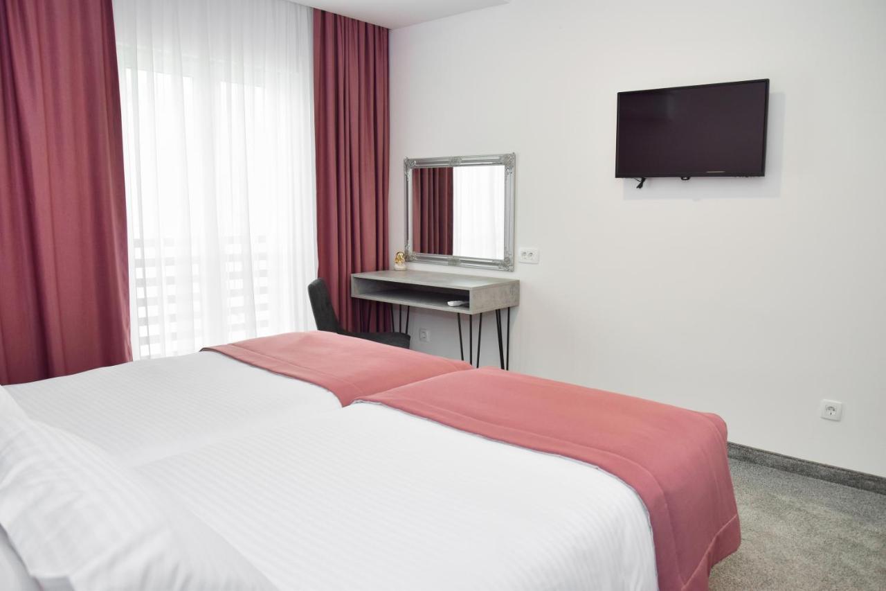 Hotel Premium ヤイツェ エクステリア 写真