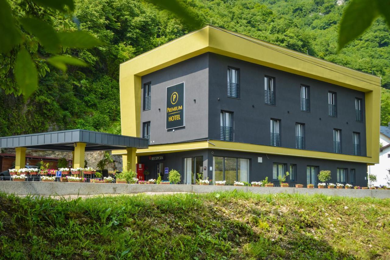 Hotel Premium ヤイツェ エクステリア 写真