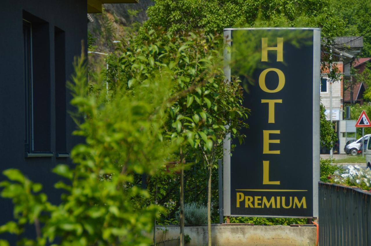 Hotel Premium ヤイツェ エクステリア 写真