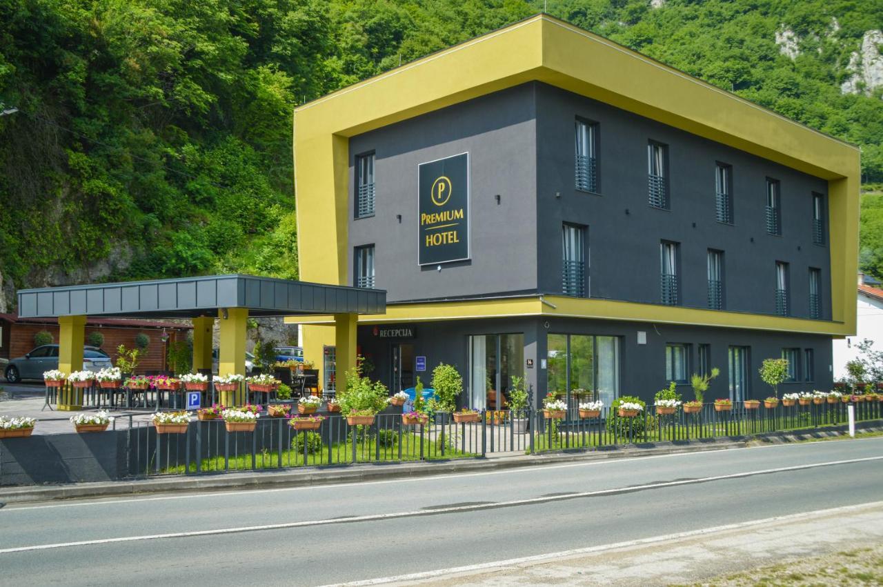 Hotel Premium ヤイツェ エクステリア 写真